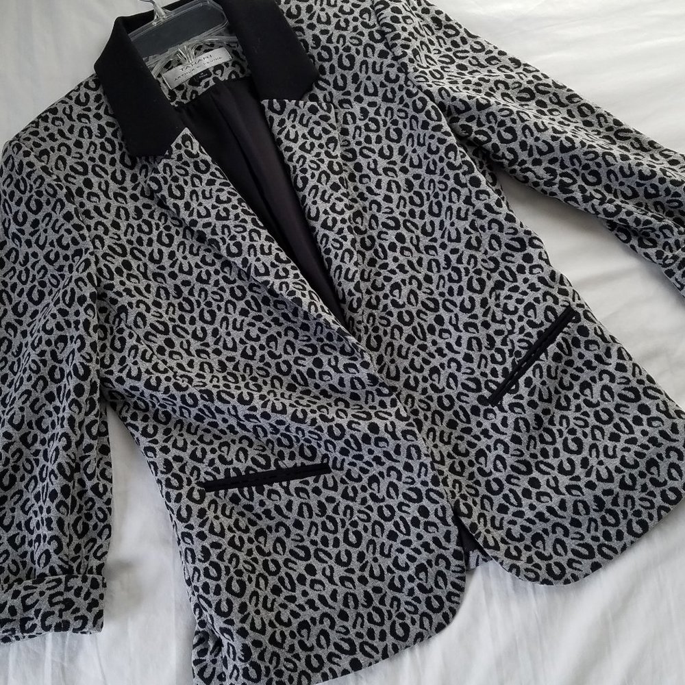Tahari Aurthur S. Levine Blazer Womans size 4